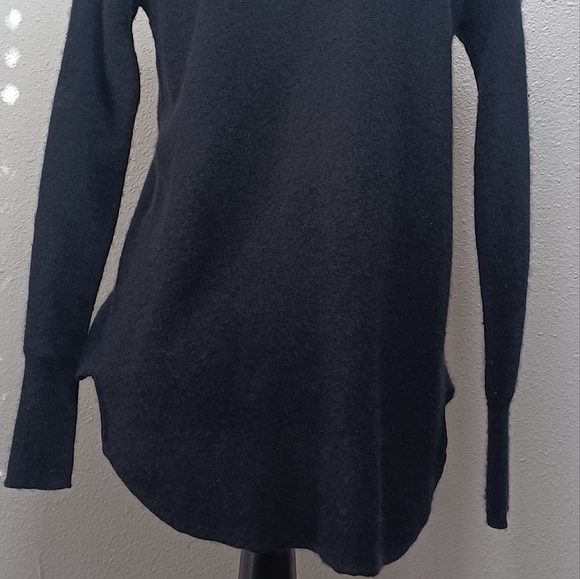 Minimalist Black Old Money 100% Cashmere Long-sleeve Scoop Neck Jumper Sweater - Picture 6 of 11